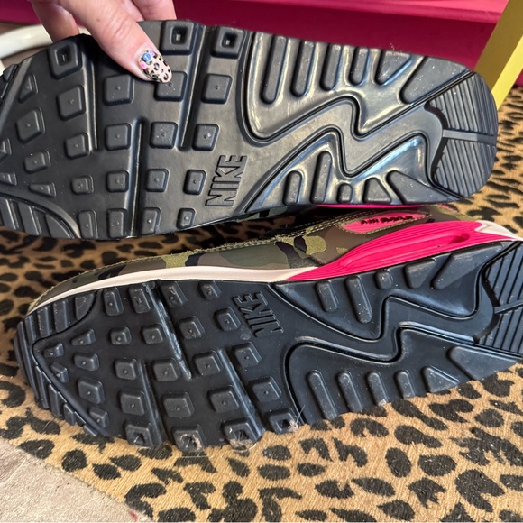 Nike Women’s Black & Hot Pink Camo Accent Sneakers - Picture 2 of 3